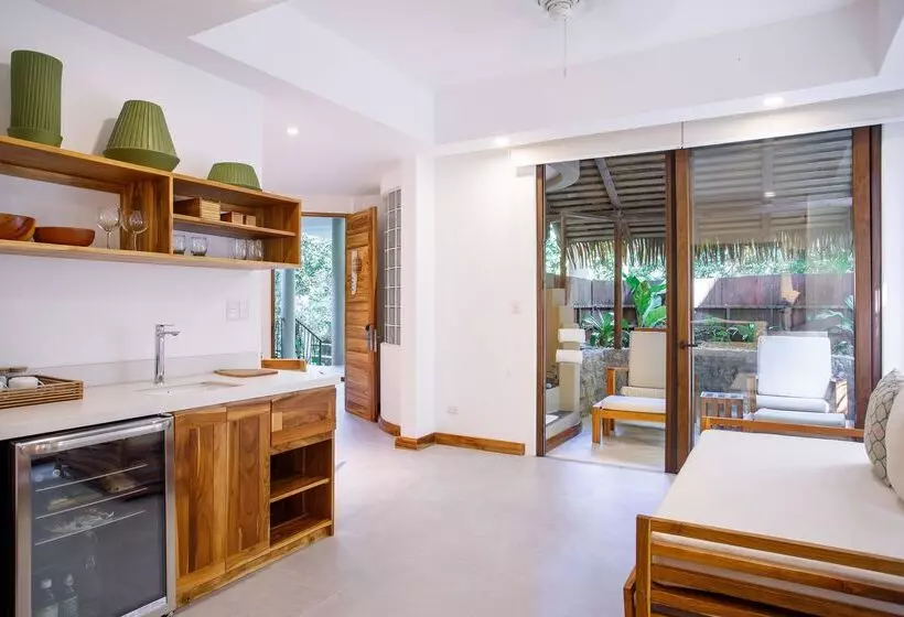 Standard Room, Arenas Del Mar Beachfront & Rainforest Resort Member Of The Cayuga Collection