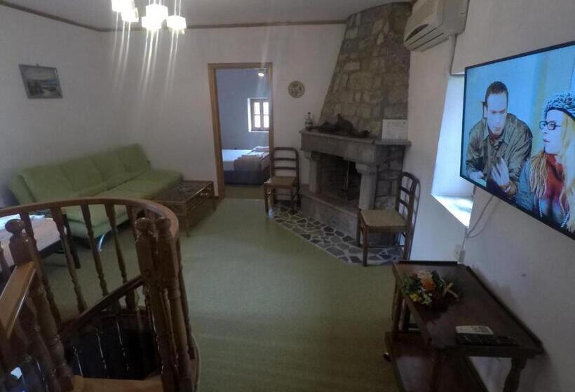 דירת חדר עם טרסה, Avgonima All Seasons