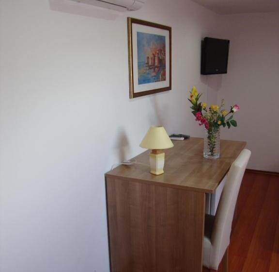 스탠다드 발코니 룸, Villa Royal