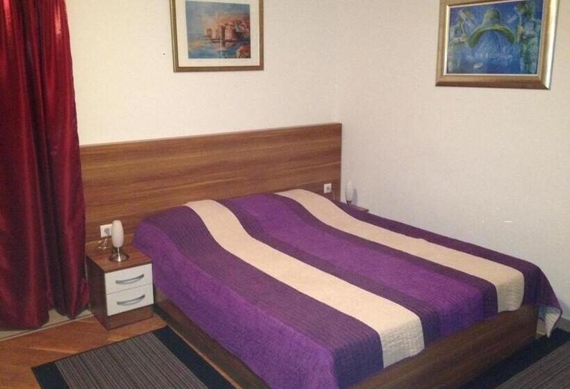 스탠다드 트리플 발코니 룸, Villa Royal