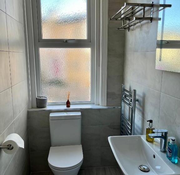 اتاق سوپریور با تخت بزرگ, Bentley Lodge