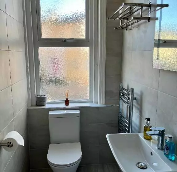 اتاق سوپریور با تخت بزرگ, Bentley Lodge