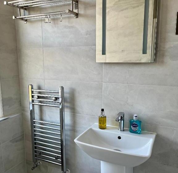 اتاق سوپریور با تخت بزرگ, Bentley Lodge