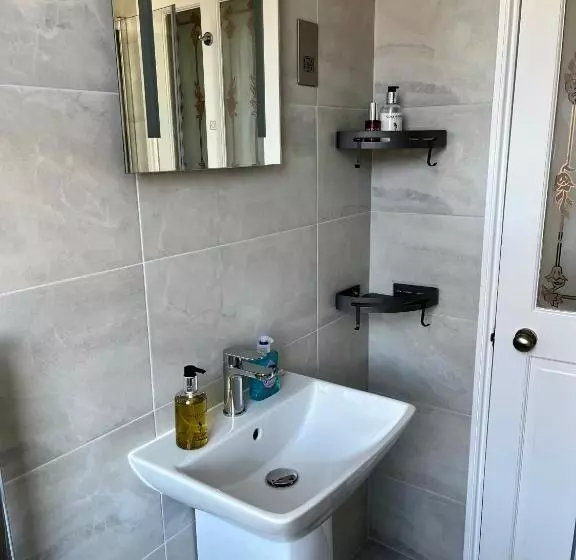 اتاق سوپریور با تخت بزرگ, Bentley Lodge