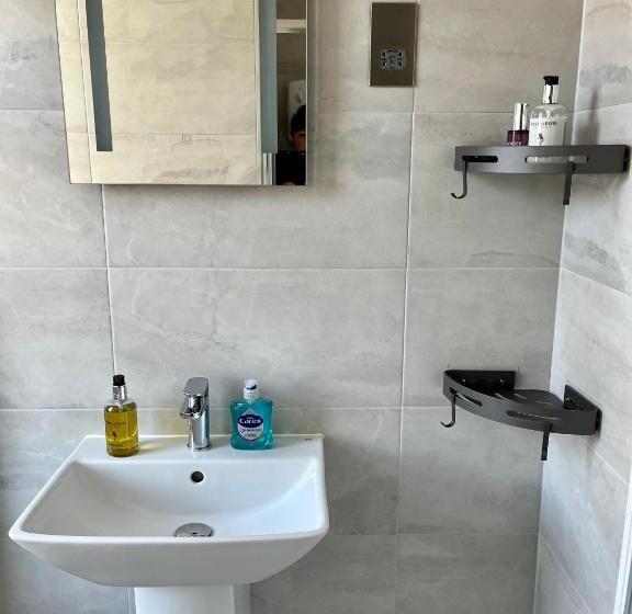 اتاق سوپریور با تخت بزرگ, Bentley Lodge