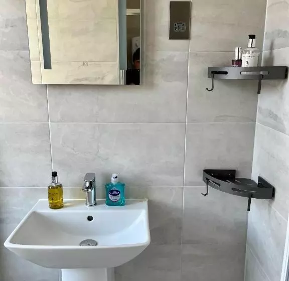 اتاق سوپریور با تخت بزرگ, Bentley Lodge