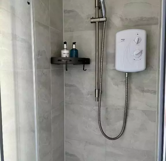 اتاق سوپریور با تخت بزرگ, Bentley Lodge