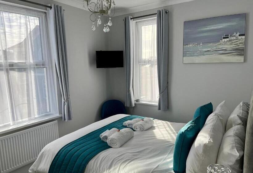 اتاق سوپریور با تخت بزرگ, Bentley Lodge