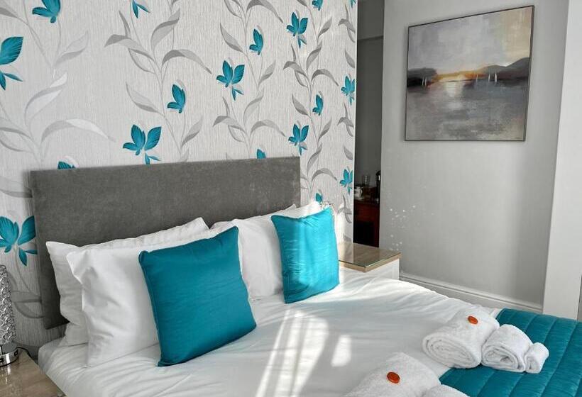 اتاق سوپریور با تخت بزرگ, Bentley Lodge