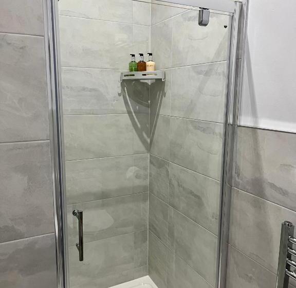 اتاق سوپریور با تخت بزرگ, Bentley Lodge