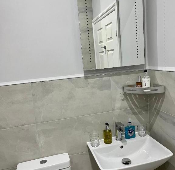 اتاق سوپریور با تخت بزرگ, Bentley Lodge