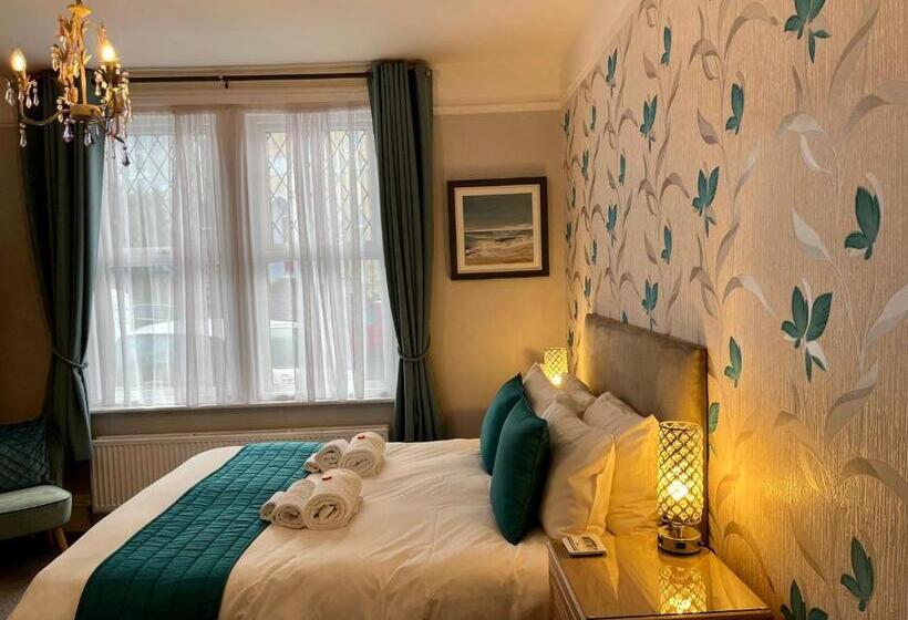 اتاق سوپریور با تخت بزرگ, Bentley Lodge