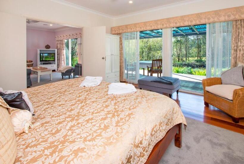 小室, Crystal Creek Meadows