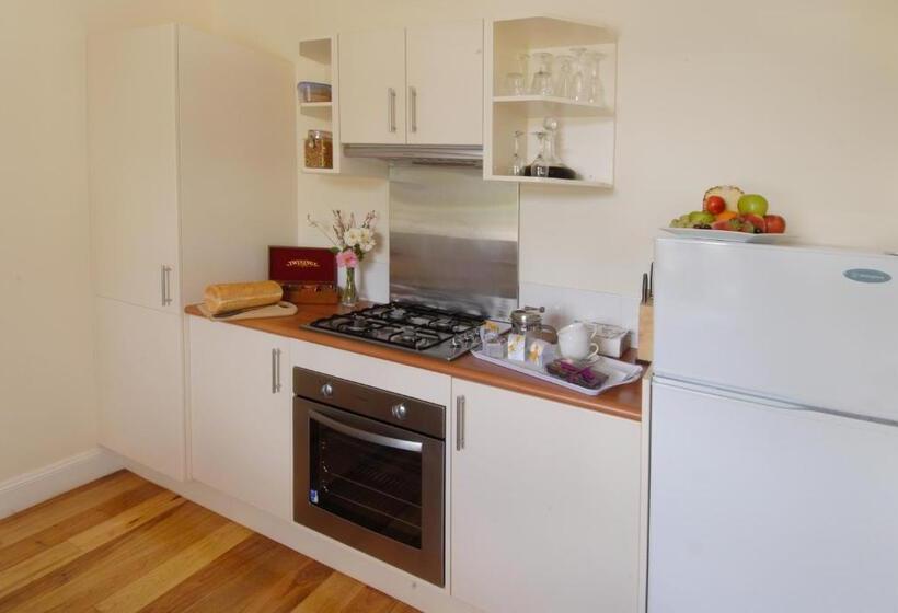 小室, Crystal Creek Meadows