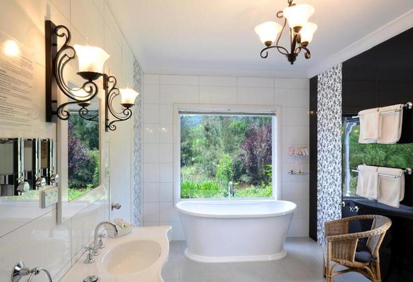 小室, Crystal Creek Meadows