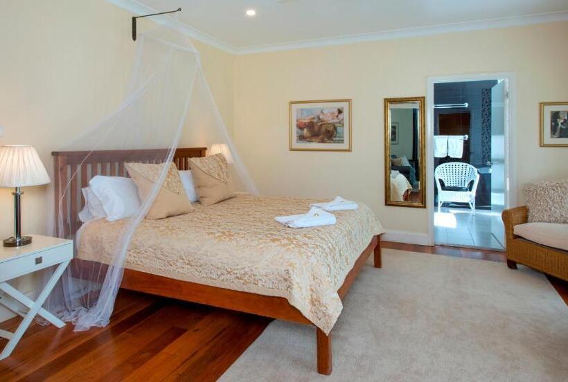 小室, Crystal Creek Meadows