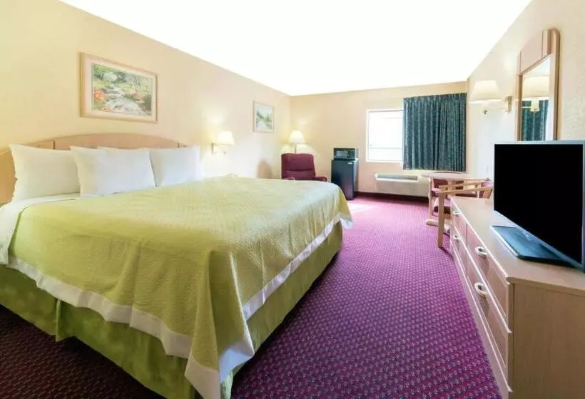 Deluxe Suite King Bed, Days Inn By Wyndham Mount Vernon