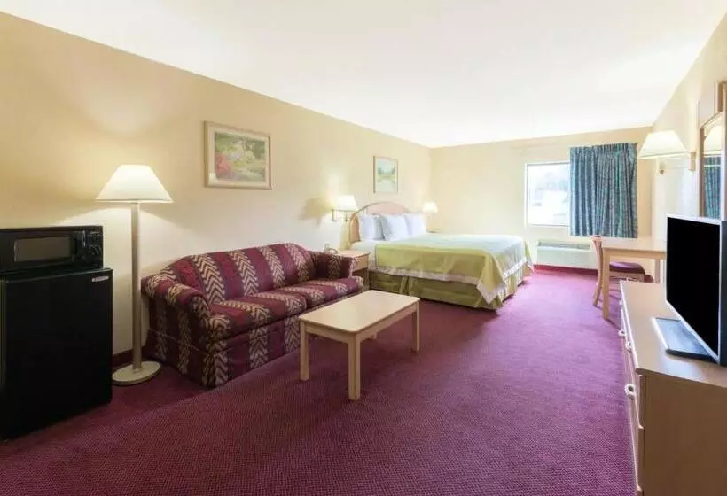 Deluxe Suite King Bed, Days Inn By Wyndham Mount Vernon