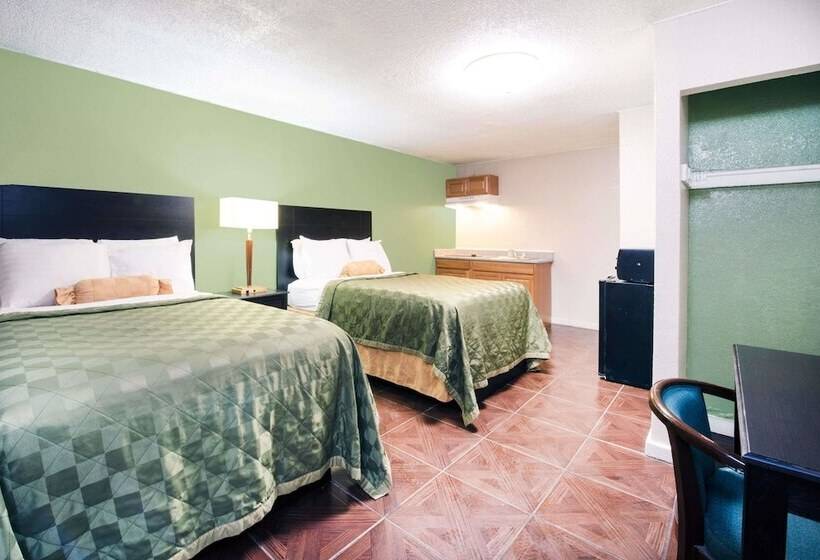 带2个双人床的标准工作室, Executive Inn & Kitchenette Suites Eagle Pass