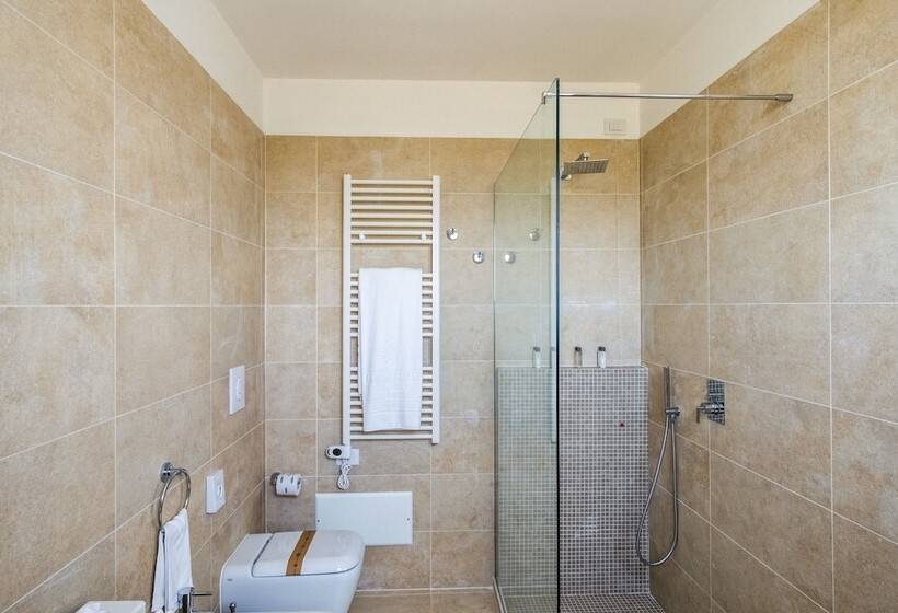 جناح جونيور كلاسيكى, Furnirussi Tenuta