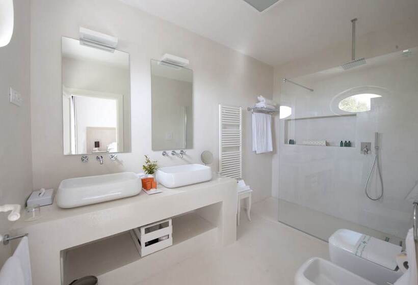 جناح جونيور ديلوكس, Furnirussi Tenuta