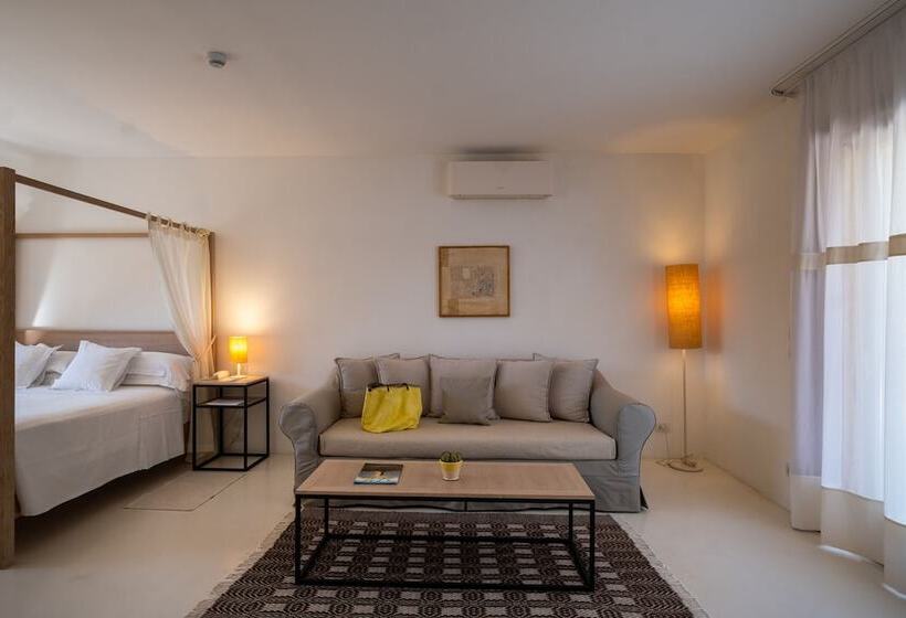 جناح جونيور ديلوكس, Furnirussi Tenuta