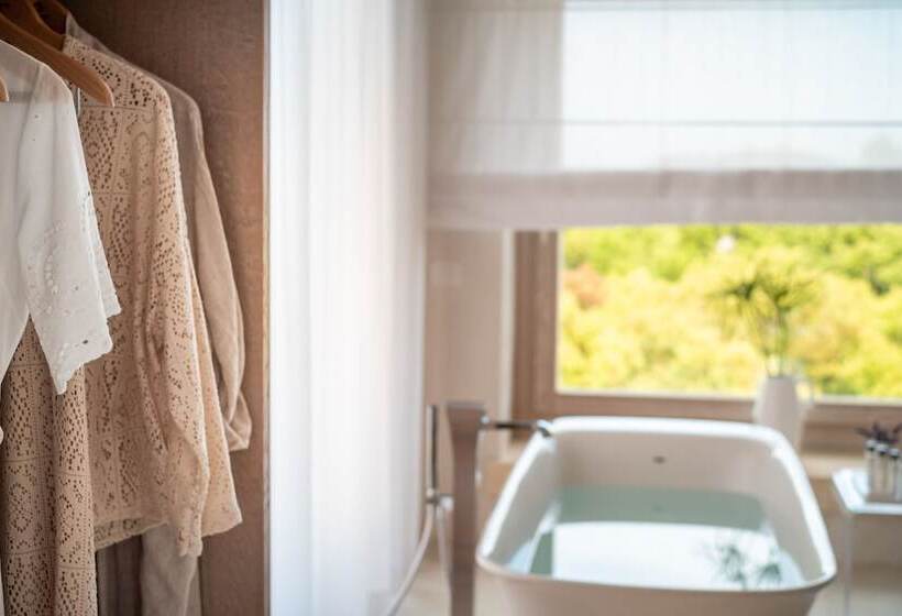 جناح سوبيريور, Furnirussi Tenuta