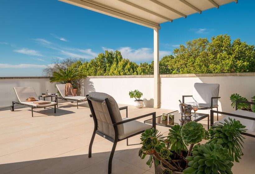 جناح رئاسى, Furnirussi Tenuta