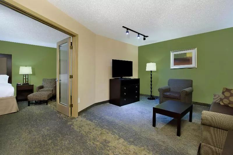 キングサイズベッドのスイートルーム, Holiday Inn Metairie New Orleans, An Ihg