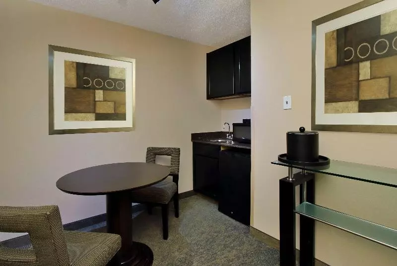 キングサイズベッドのスイートルーム, Holiday Inn Metairie New Orleans, An Ihg