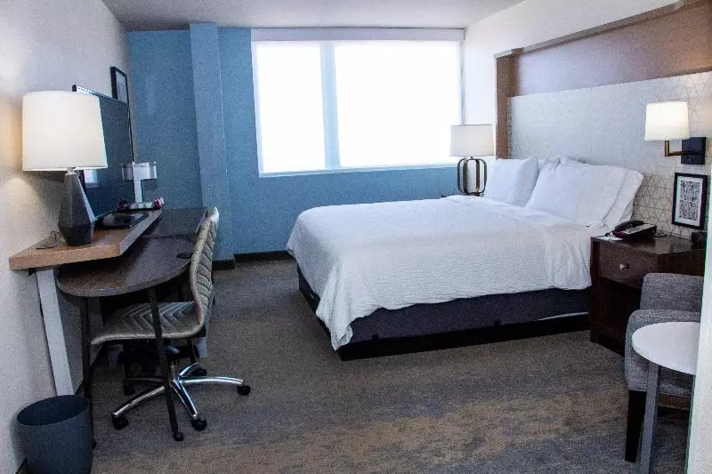 キングサイズベッドのスイートルーム, Holiday Inn Metairie New Orleans, An Ihg