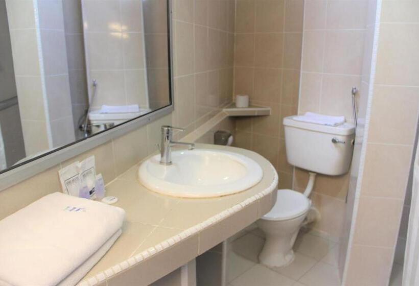 スタンダードトリプルルーム, Miri