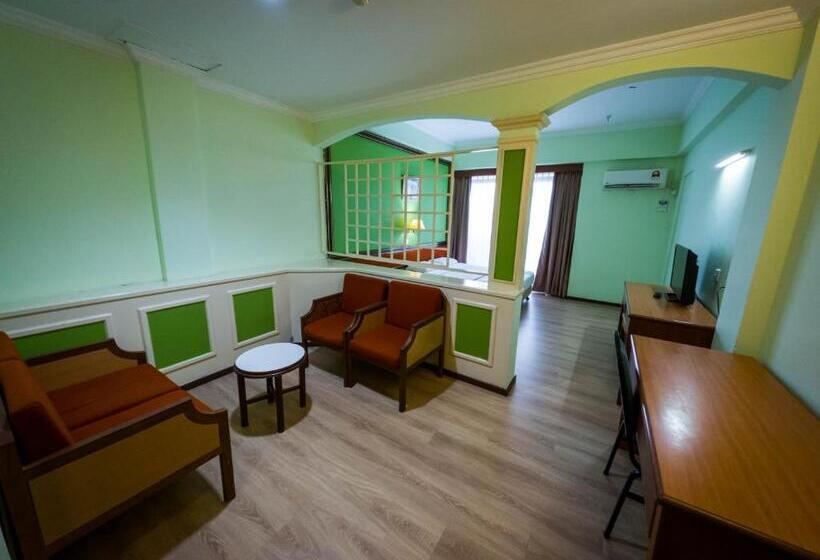 スタンダードトリプルルーム, Miri