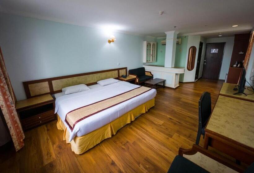 キングサイズベッドのデラックスルーム, Miri