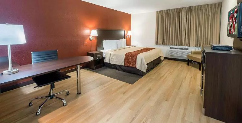 キングサイズベッドのデラックスルーム, Red Roof Inn Plus+ Poughkeepsie