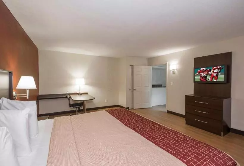 キングサイズベッドのデラックスルーム, Red Roof Inn Plus+ Poughkeepsie