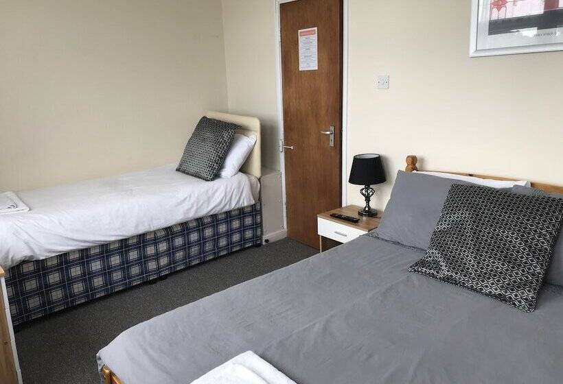 اتاق استاندارد سه نفره, Rembrandt Guest House