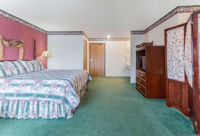 带大床的复式套间, Super 8 By Wyndham Reedsburg