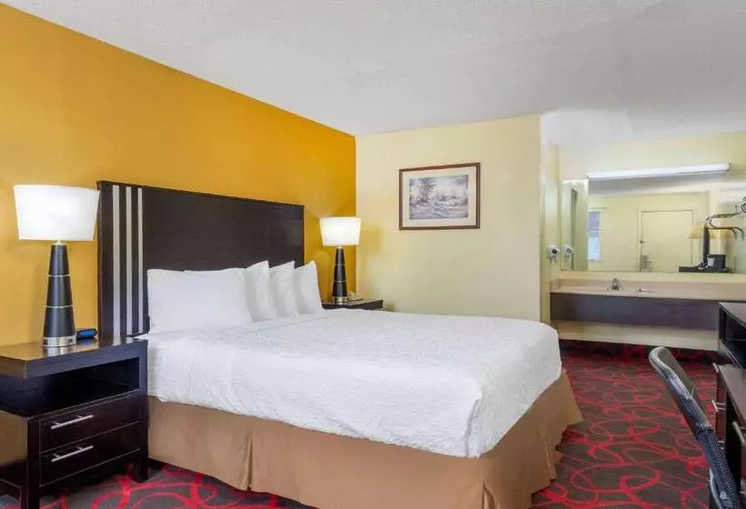 身障者適用キングサイズベッドルーム, Travelodge By Wyndham Richmond In