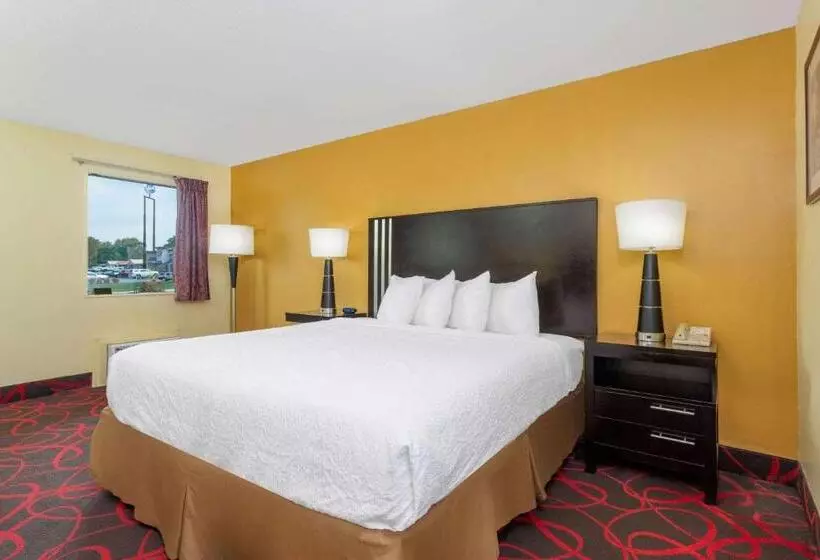 身障者適用キングサイズベッドルーム, Travelodge By Wyndham Richmond In