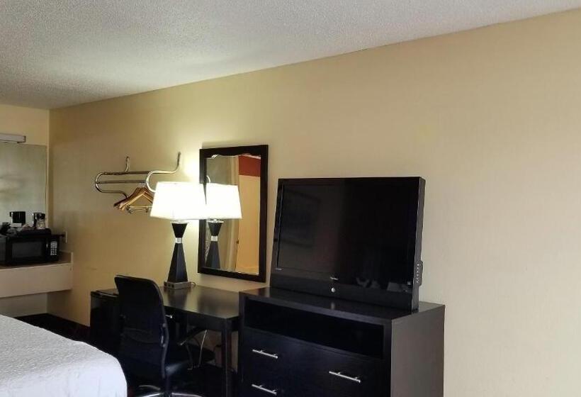 غرفة قياسية سرير كينج لذوى الإحتياجات الخاصة, Travelodge By Wyndham Richmond In