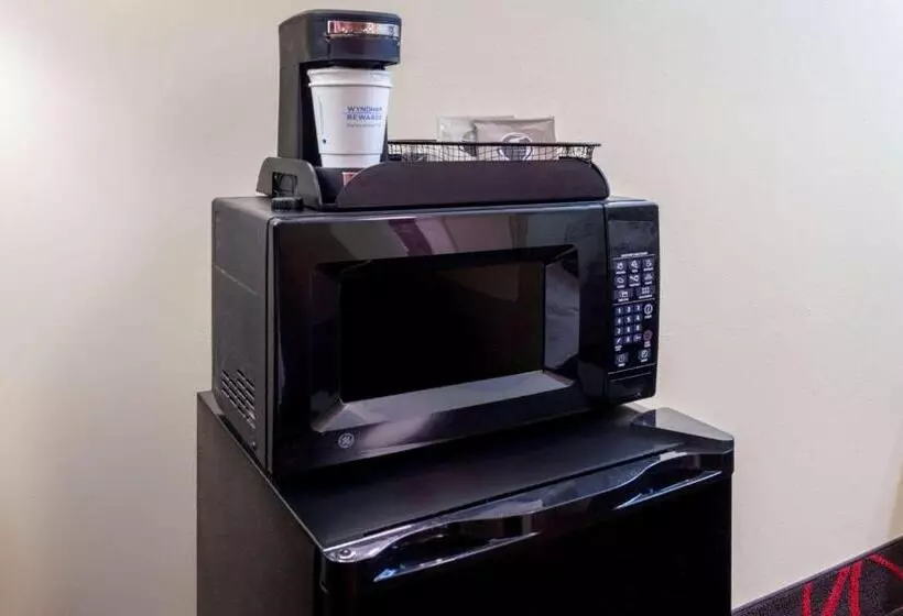 キングサイズベッドのスタンダードルーム, Travelodge By Wyndham Richmond In