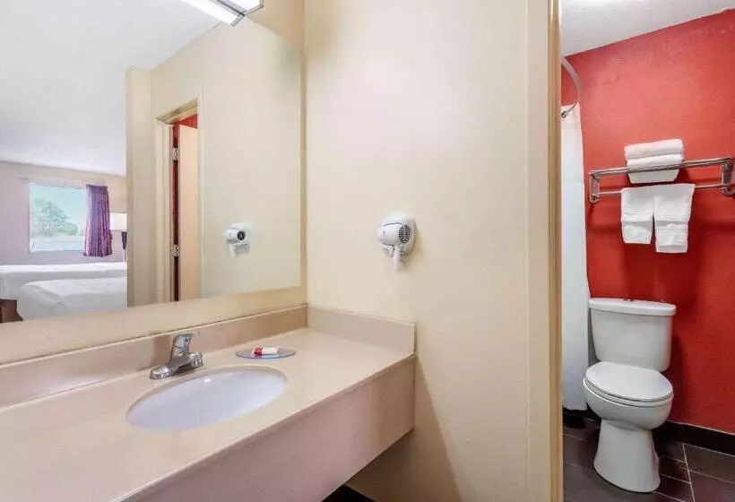 キングサイズベッドのスタンダードルーム, Travelodge By Wyndham Richmond In