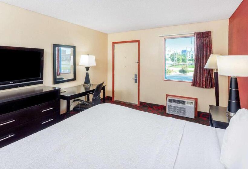 キングサイズベッドのスタンダードルーム, Travelodge By Wyndham Richmond In