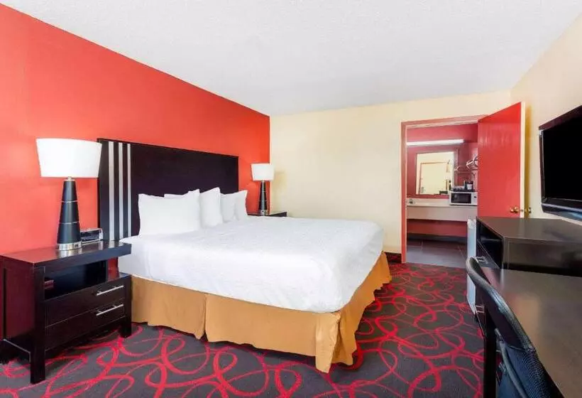 キングサイズベッドのスタンダードルーム, Travelodge By Wyndham Richmond In
