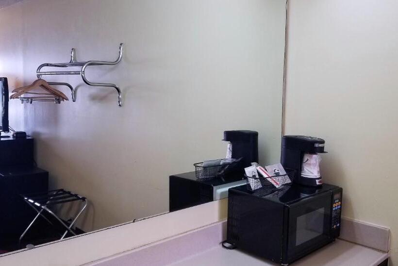 キングサイズベッドのスタンダードルーム, Travelodge By Wyndham Richmond In