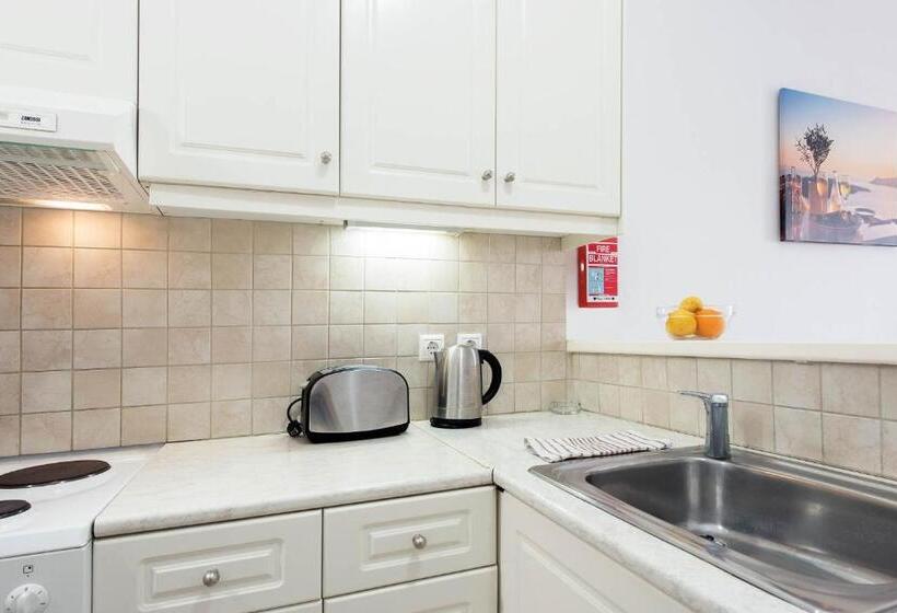 شقة غرفة واحدة, Balaris Apartments