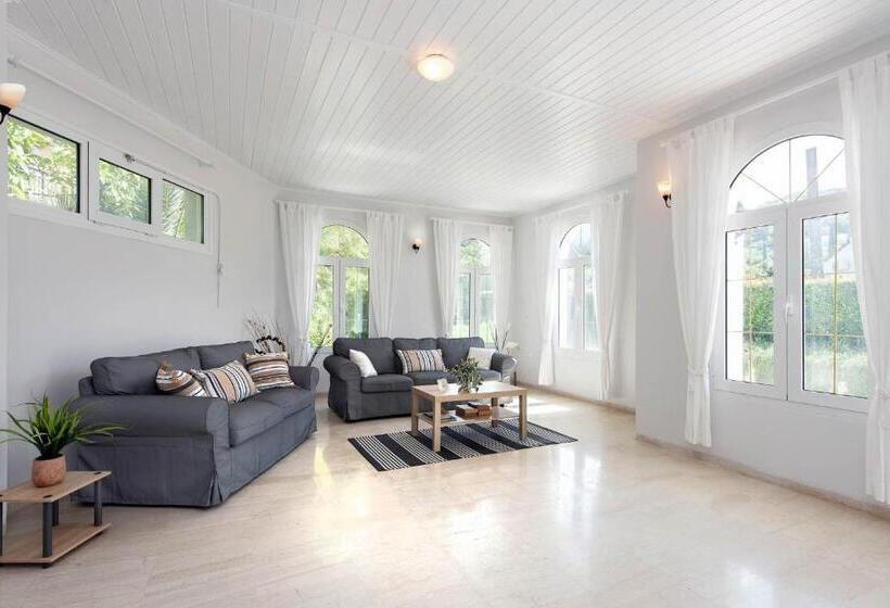 شقة غرفة واحدة, Balaris Apartments