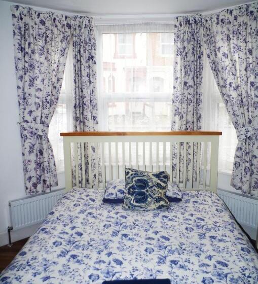 חדר משפחתי, Abbey Lodge Guest House