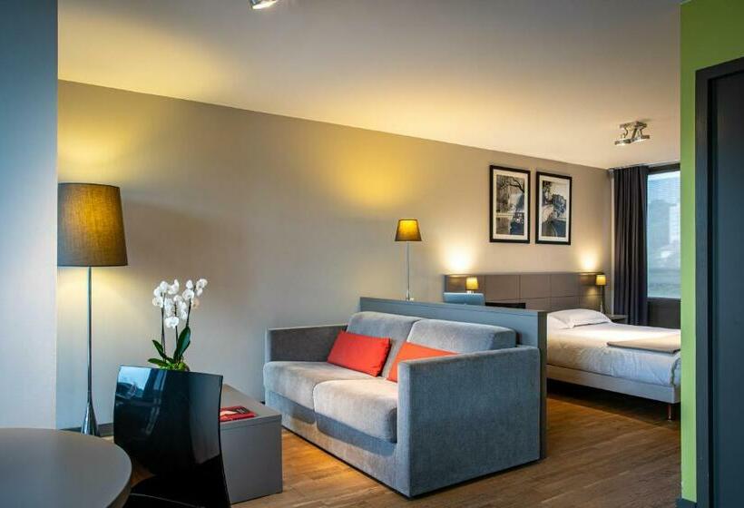 اتاق اجرایی, Adonis Lyon Dock Ouest